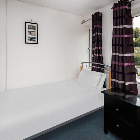 Chris'S Motel Stokenchurch Bagian luar foto