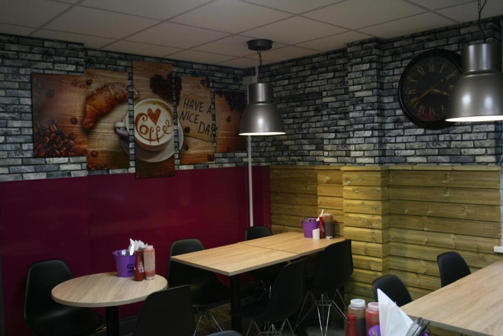 Chris'S Motel Stokenchurch Bagian luar foto
