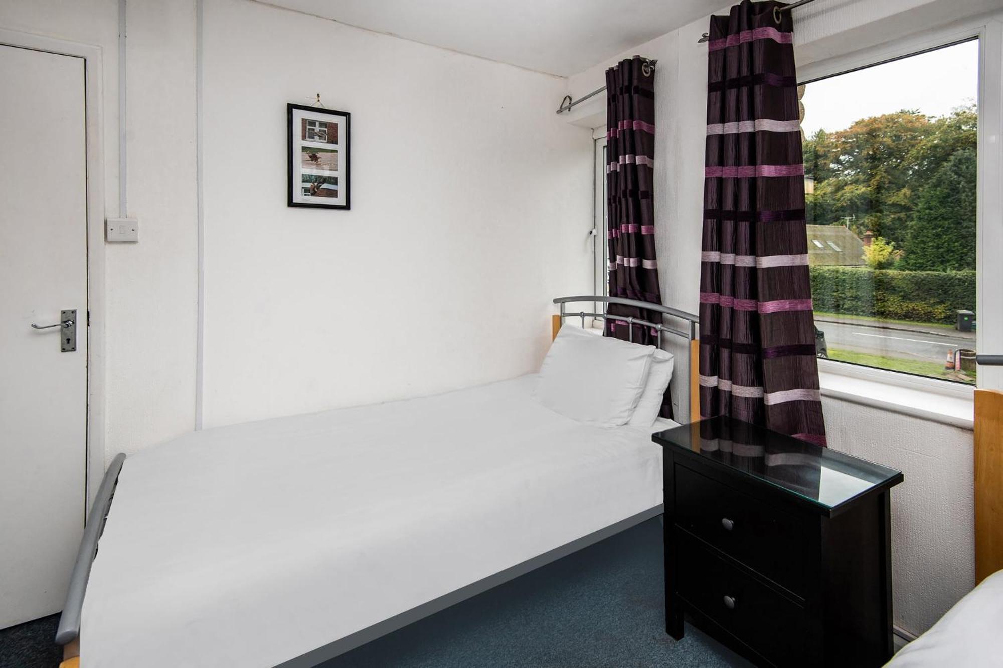 Chris'S Motel Stokenchurch Bagian luar foto