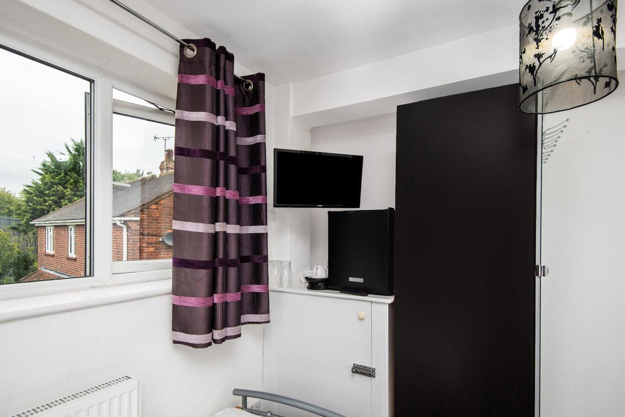 Chris'S Motel Stokenchurch Bagian luar foto