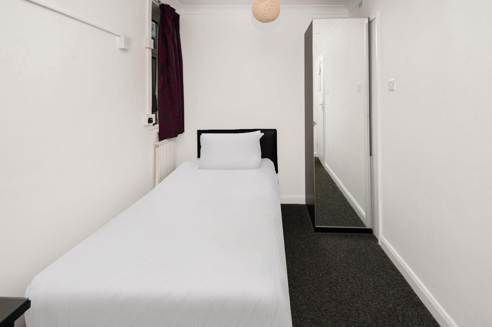 Chris'S Motel Stokenchurch Bagian luar foto