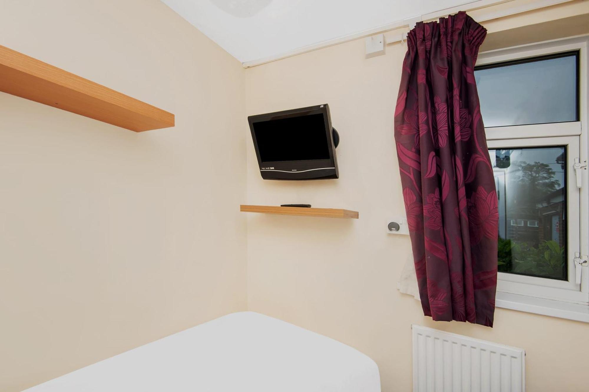 Chris'S Motel Stokenchurch Bagian luar foto