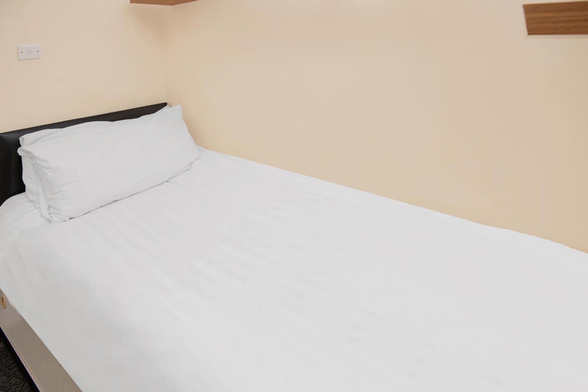 Chris'S Motel Stokenchurch Bagian luar foto