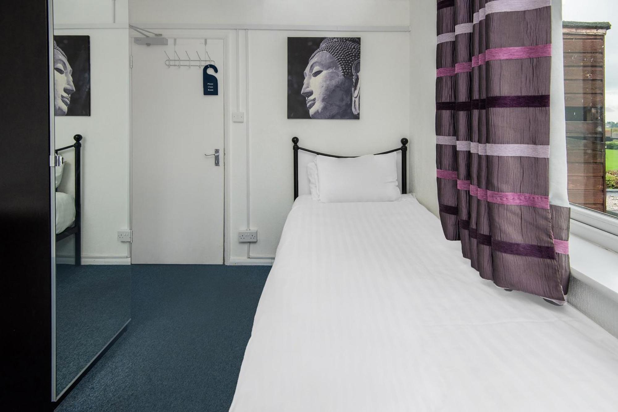 Chris'S Motel Stokenchurch Bagian luar foto