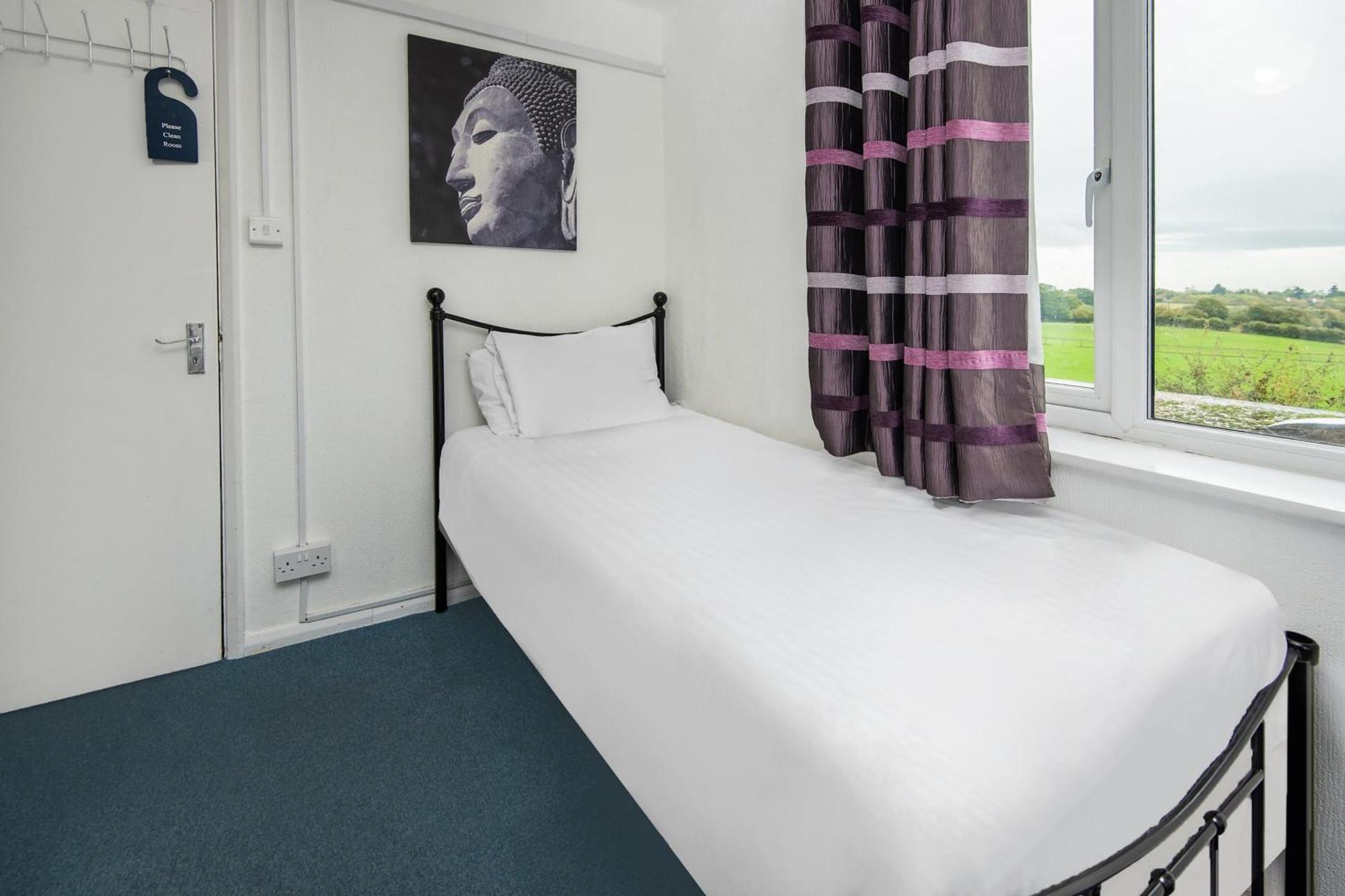 Chris'S Motel Stokenchurch Bagian luar foto