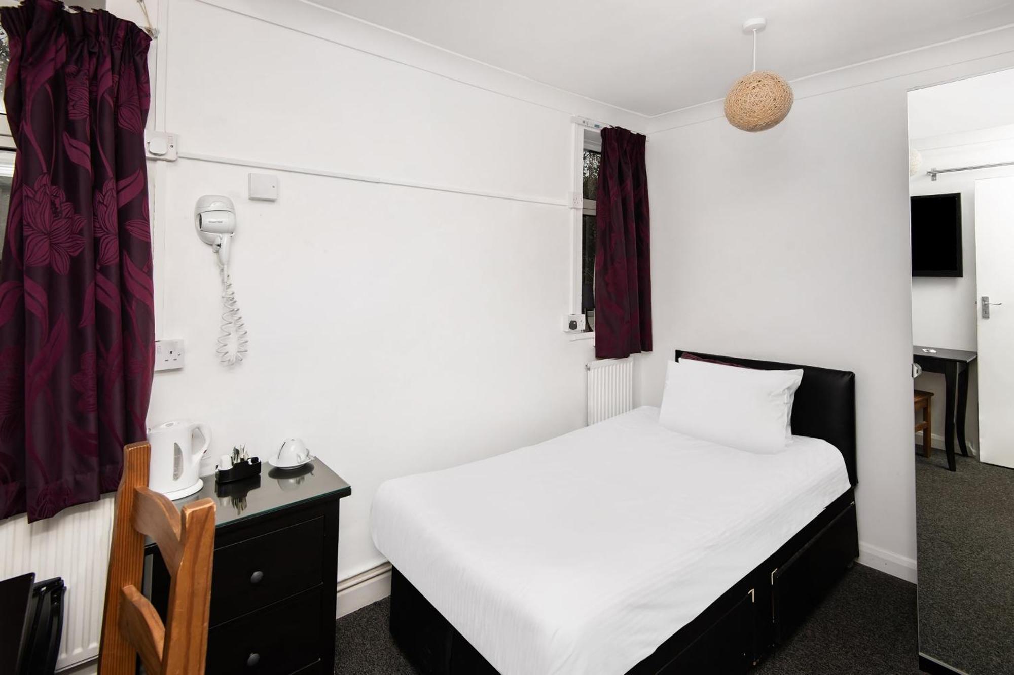 Chris'S Motel Stokenchurch Bagian luar foto