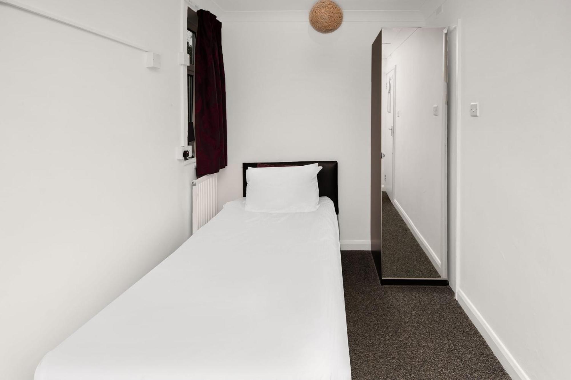 Chris'S Motel Stokenchurch Bagian luar foto