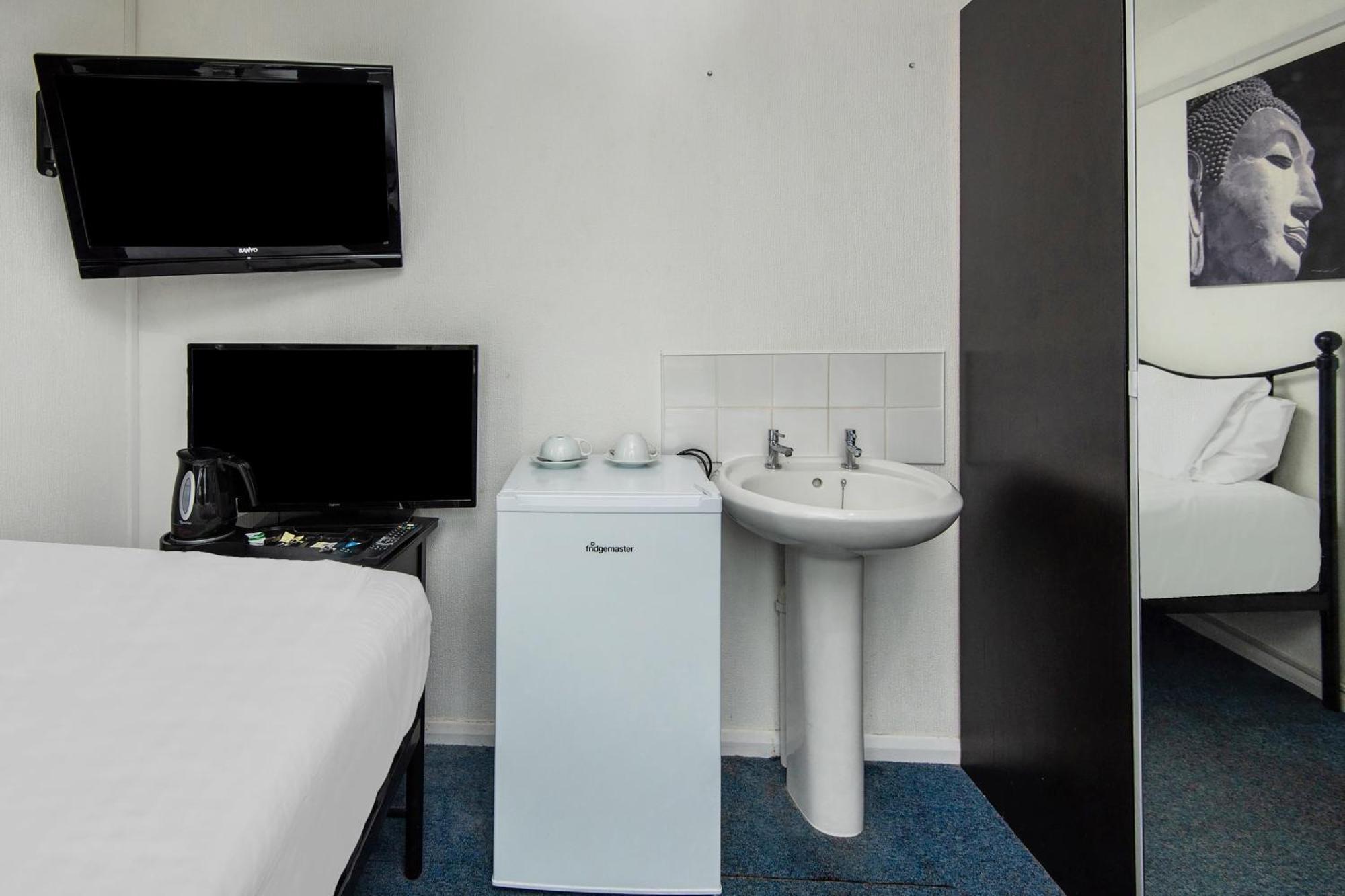 Chris'S Motel Stokenchurch Bagian luar foto