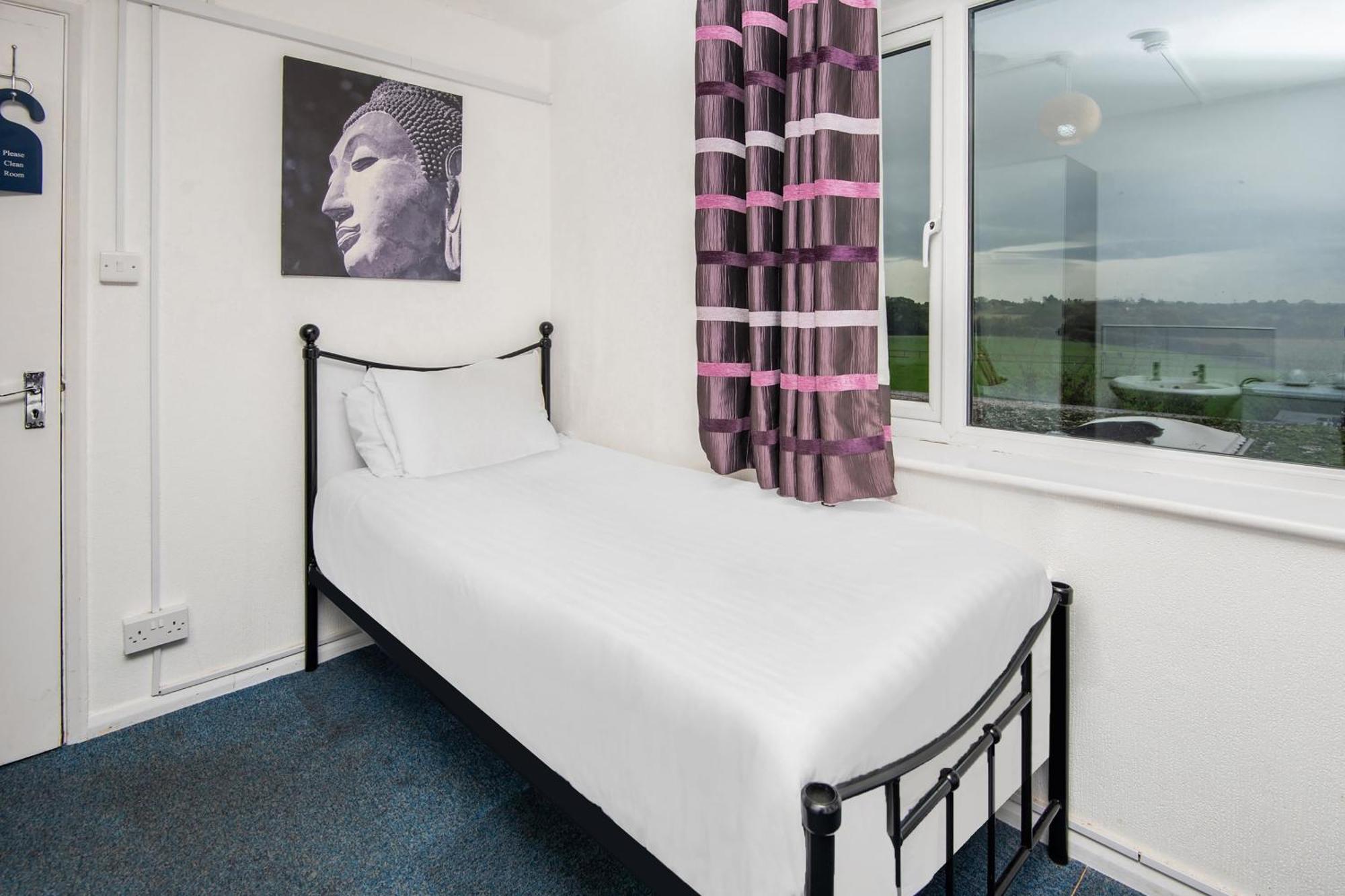 Chris'S Motel Stokenchurch Bagian luar foto