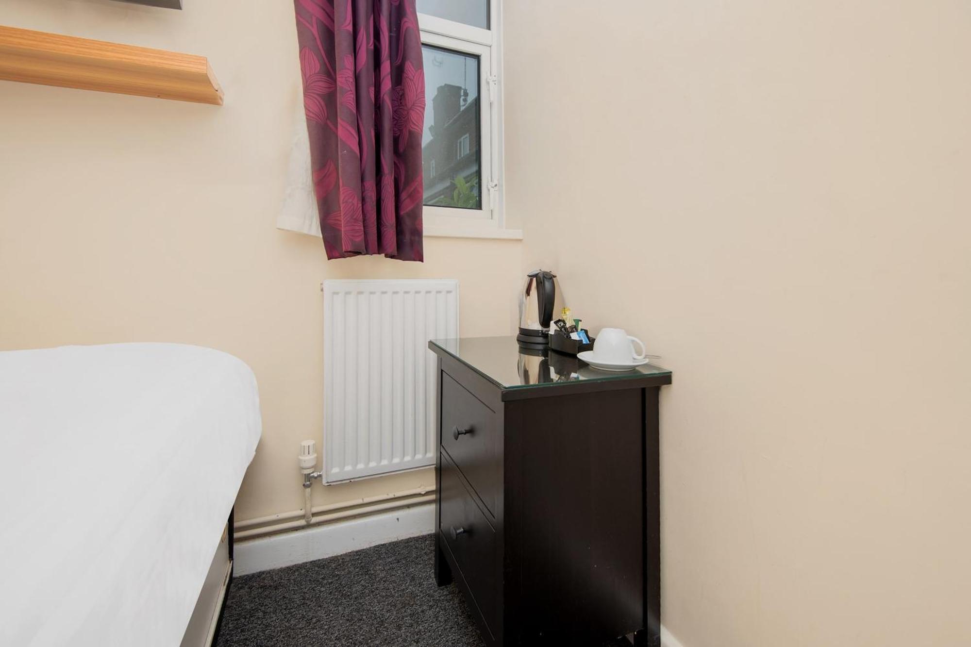 Chris'S Motel Stokenchurch Bagian luar foto