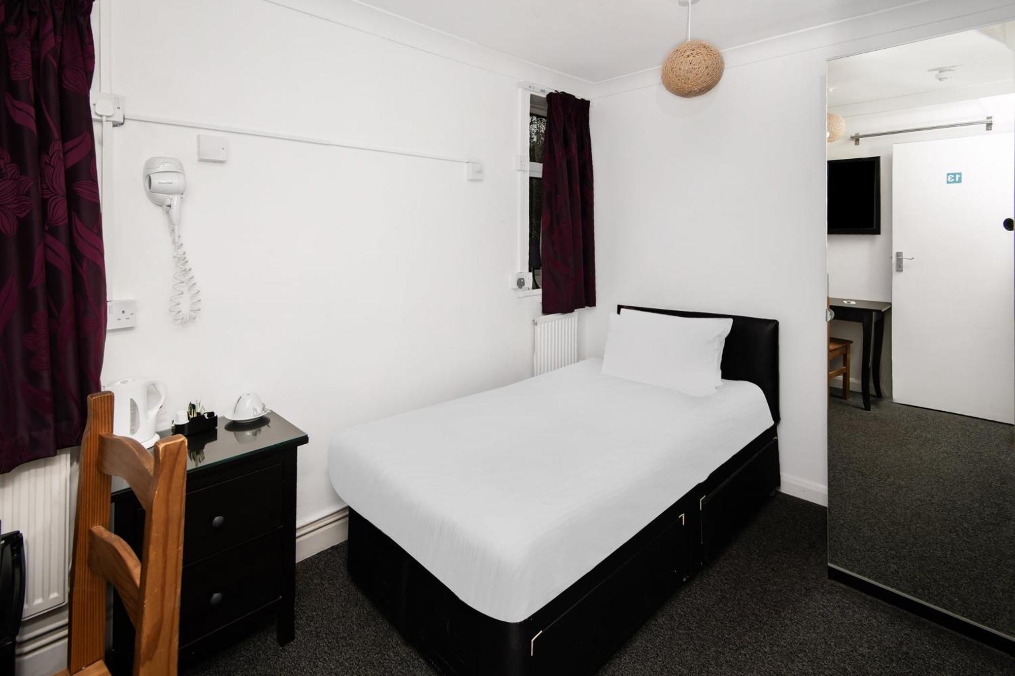 Chris'S Motel Stokenchurch Bagian luar foto