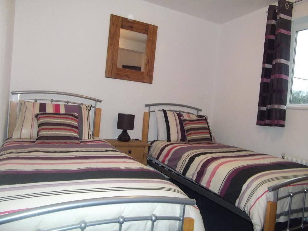 Chris'S Motel Stokenchurch Bagian luar foto