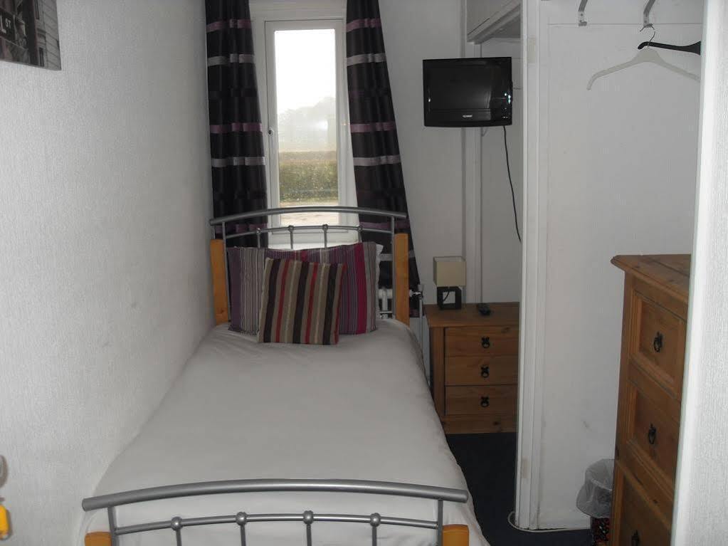 Chris'S Motel Stokenchurch Bagian luar foto